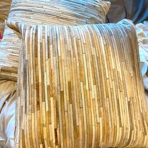 Decorative pillows - set of 2